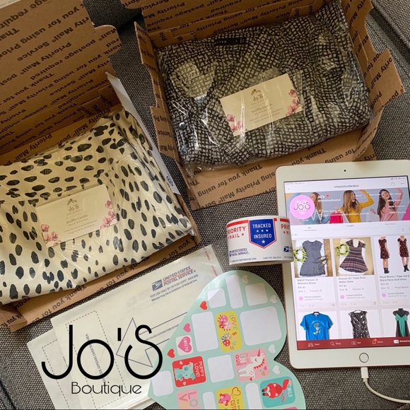 Meet your Posher, Jeniffer 🖤 - Picture 3 of 7